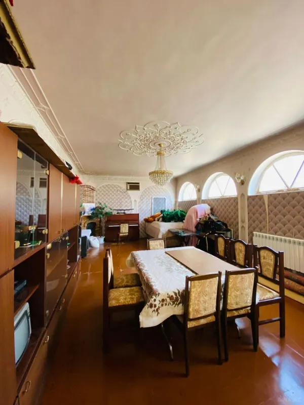 Satılır 10 otaqlı həyət evi 310 m²