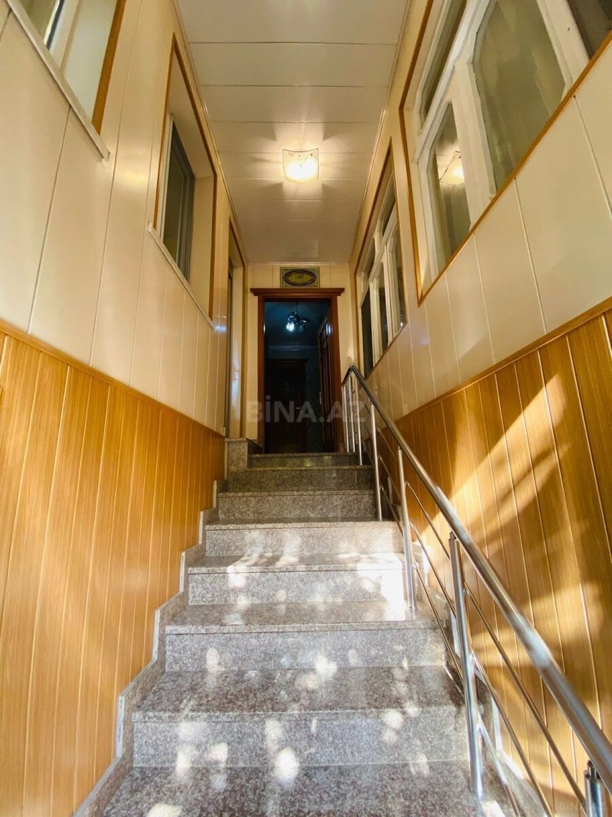 Satılır 10 otaqlı həyət evi 310 m²