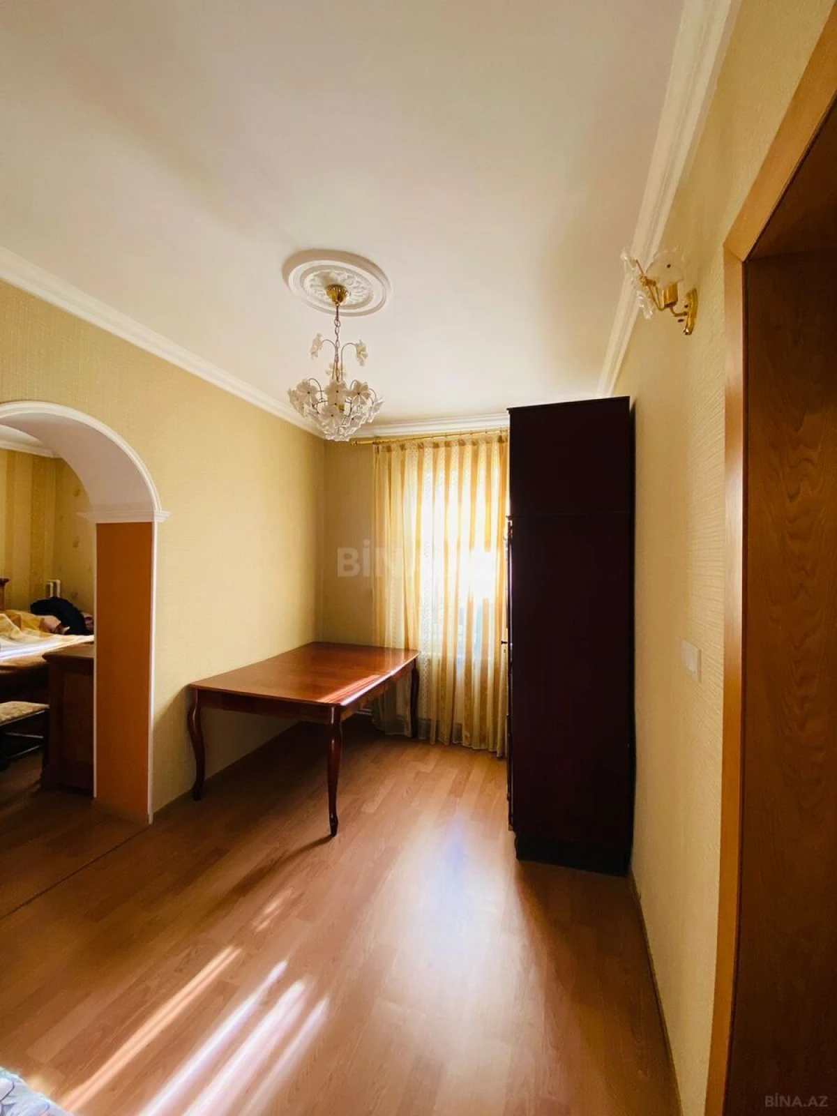 Satılır 10 otaqlı həyət evi 310 m²