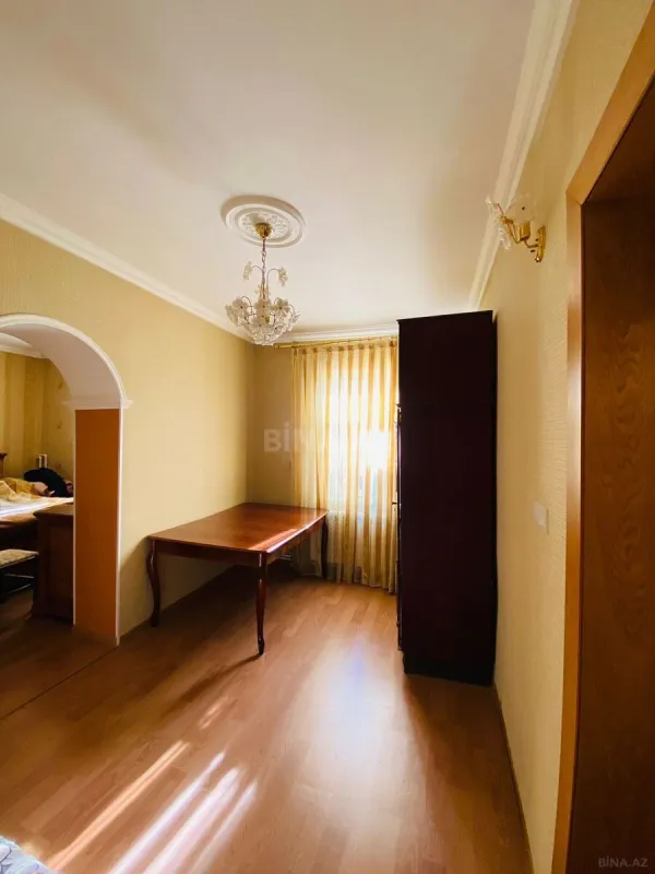 Satılır 10 otaqlı həyət evi 310 m²