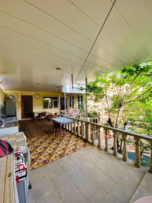 Satılır 10 otaqlı həyət evi 310 m²