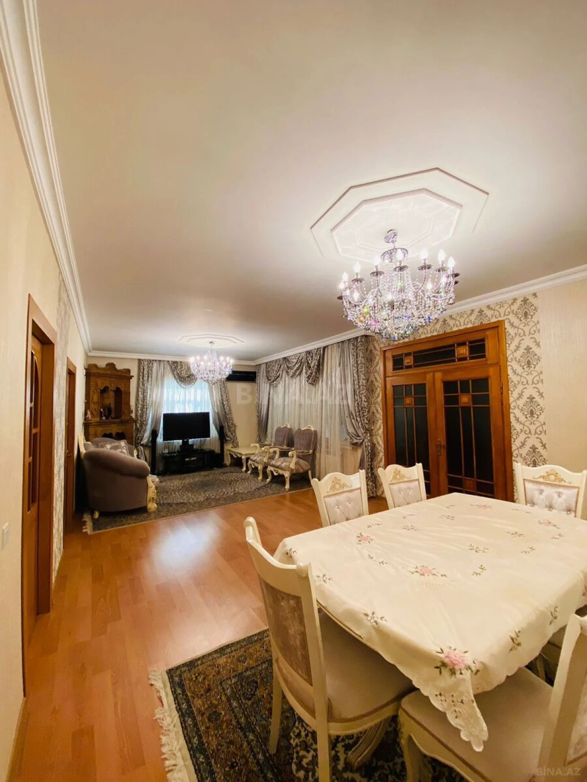 Satılır 10 otaqlı həyət evi 310 m²