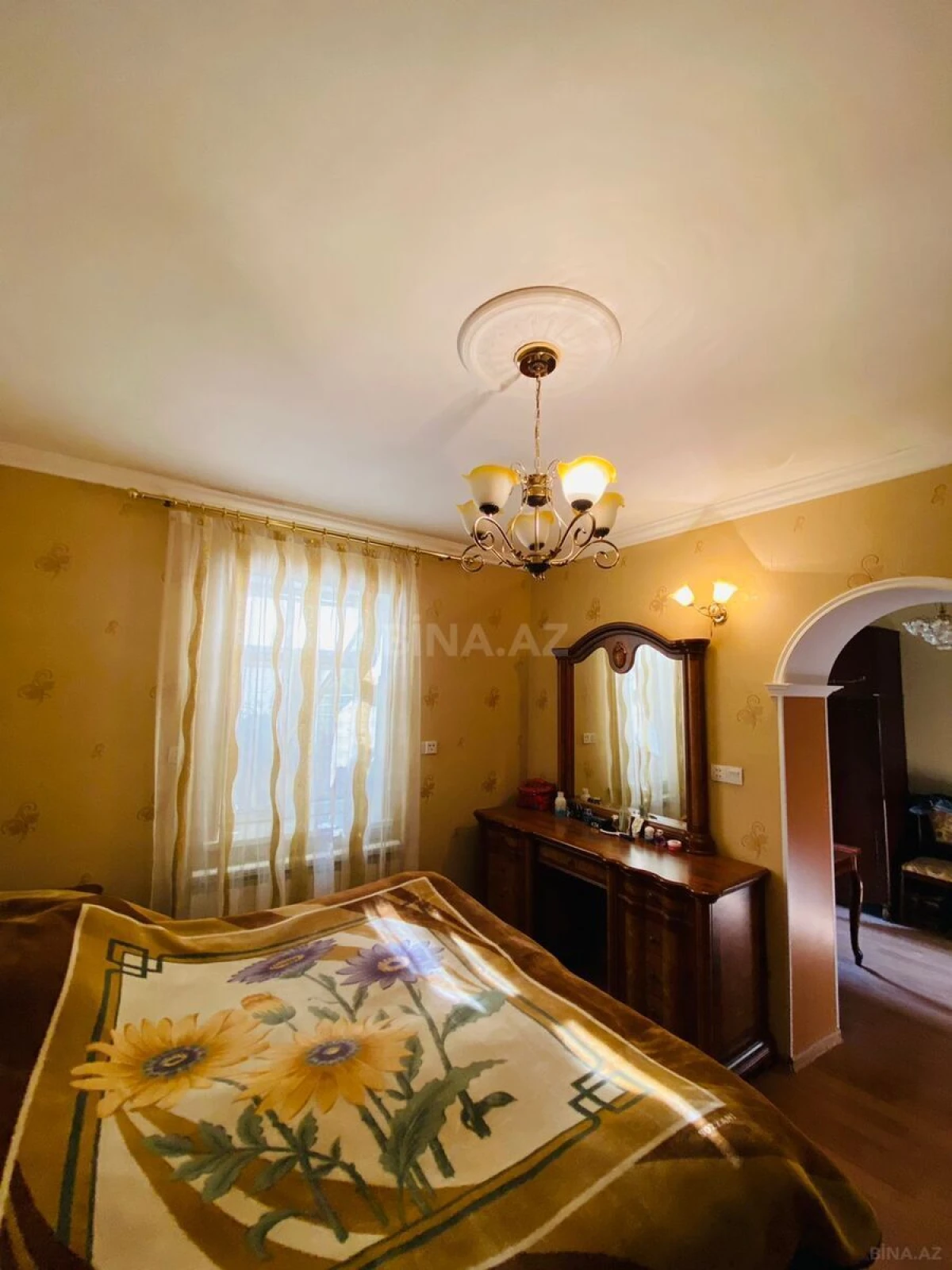 Satılır 10 otaqlı həyət evi 310 m²