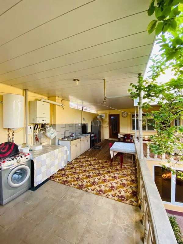 Satılır 10 otaqlı həyət evi 310 m²