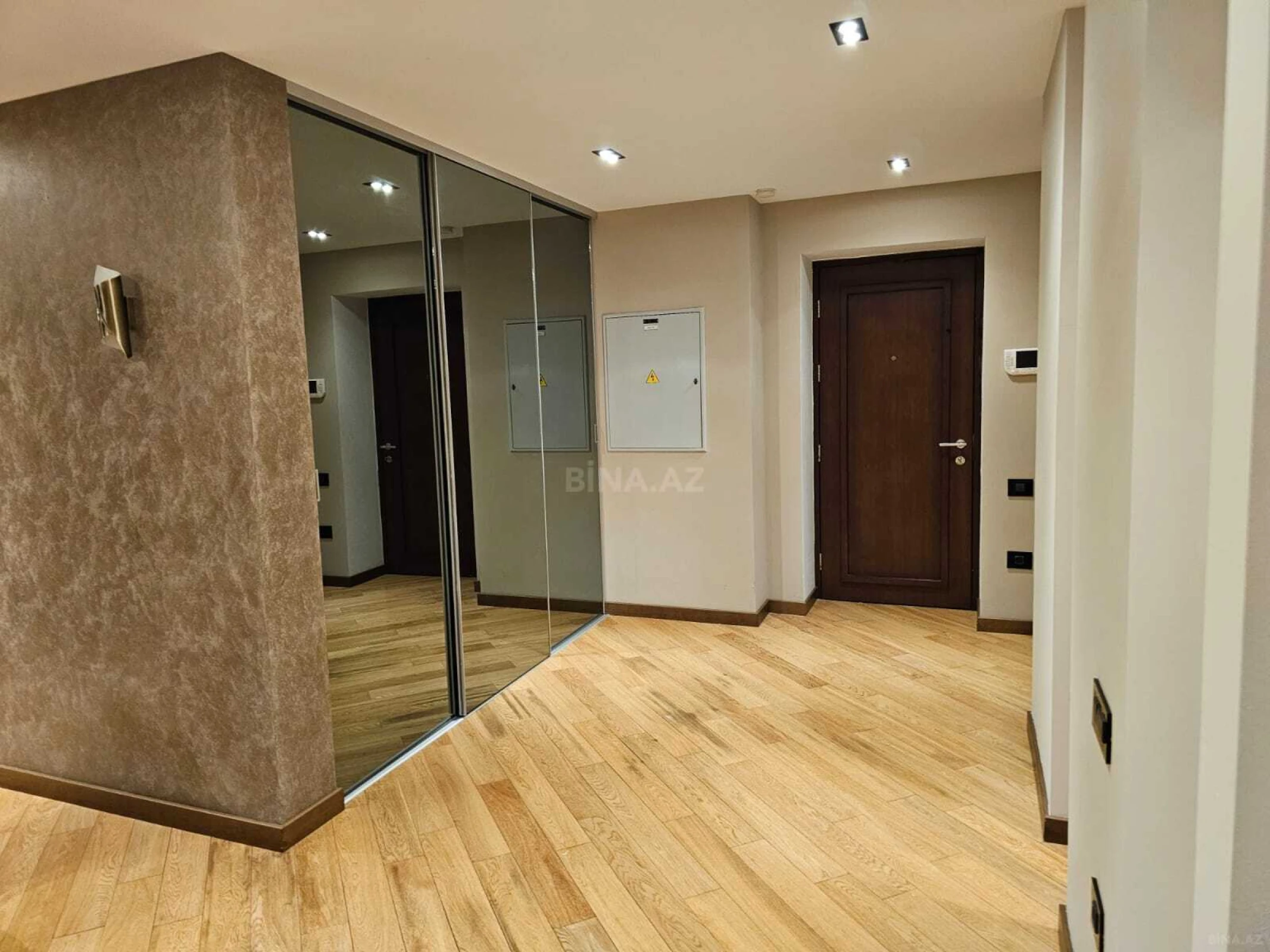 Satılır 3 otaqlı mənzil 110 m²