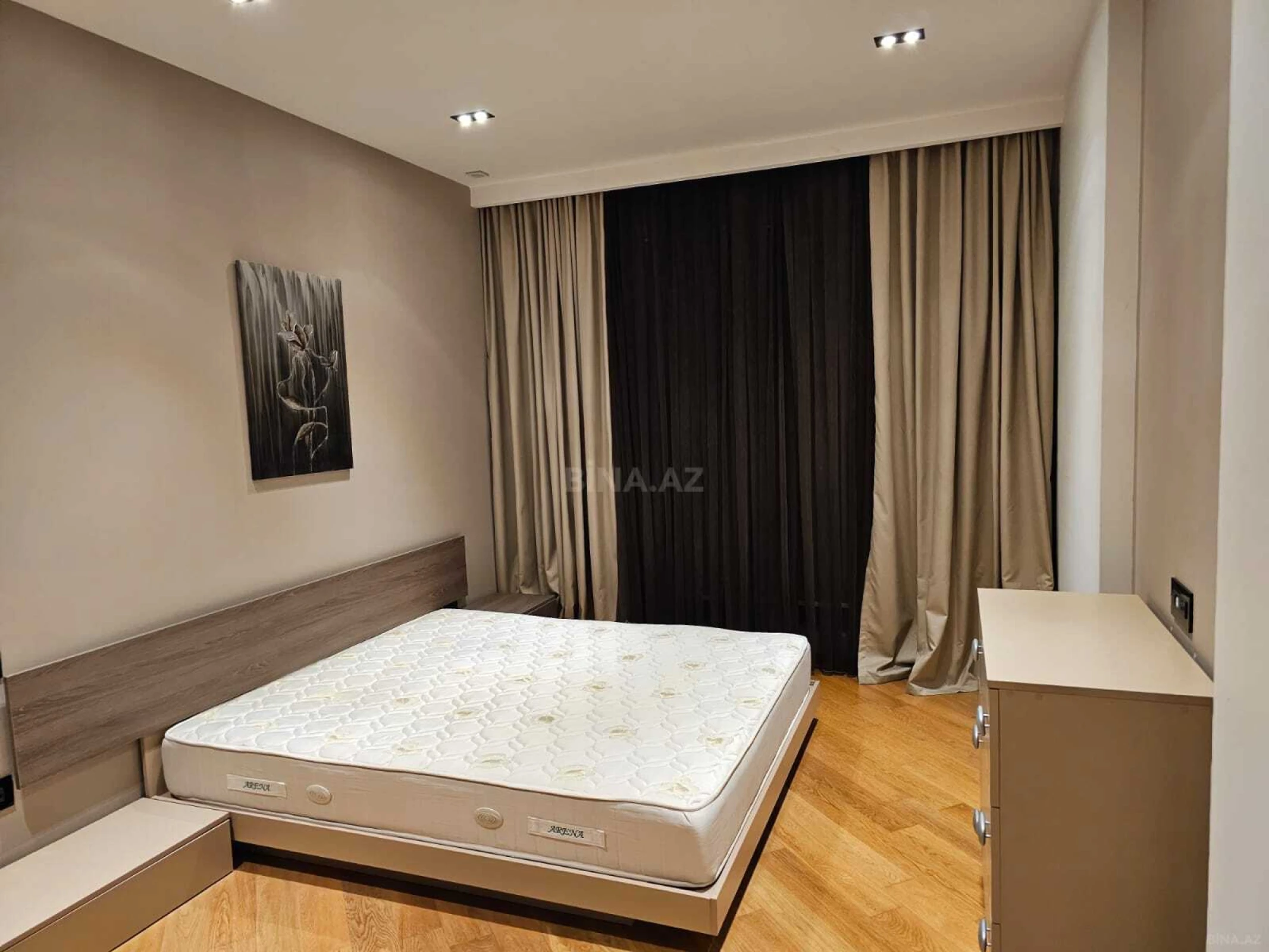 Satılır 3 otaqlı mənzil 110 m²