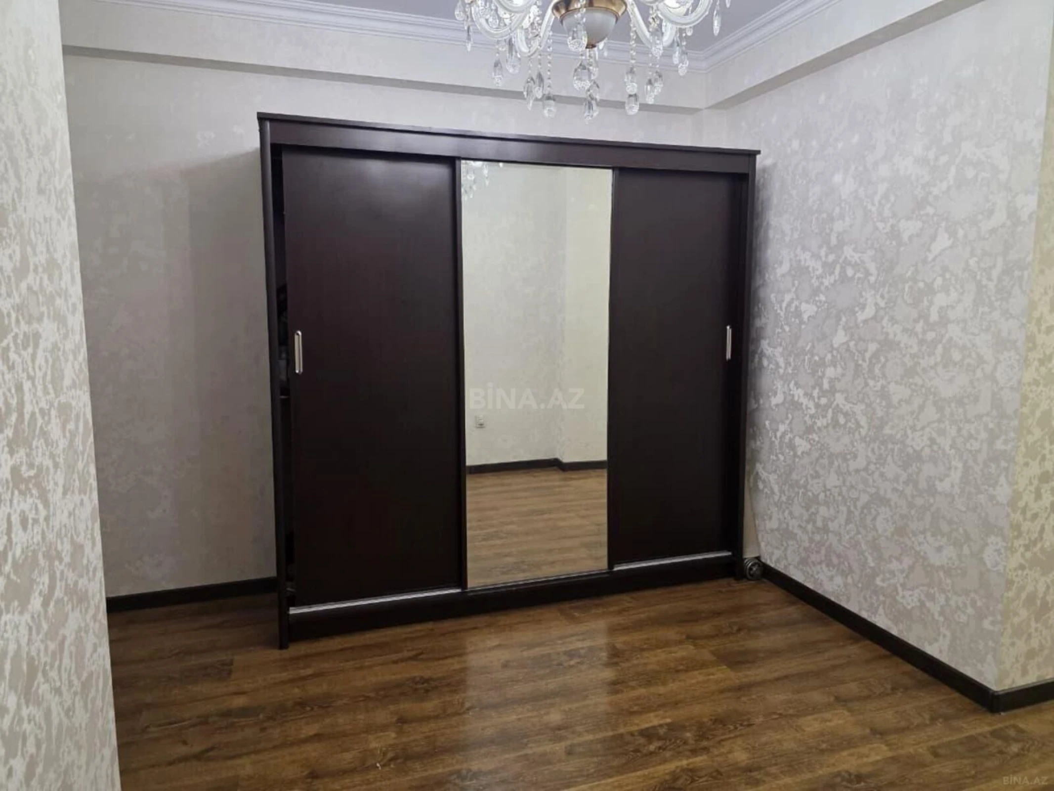 Satılır 3 otaqlı mənzil 110 m²