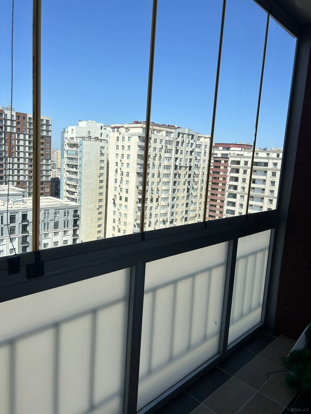 Satılır 3 otaqlı mənzil 135 m²