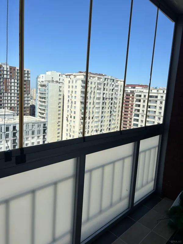 Satılır 3 otaqlı mənzil 135 m²