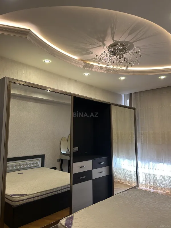 Satılır 3 otaqlı mənzil 135 m²