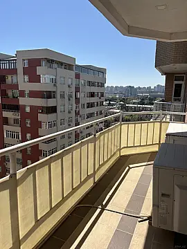 Satılır 3 otaqlı mənzil 135 m²