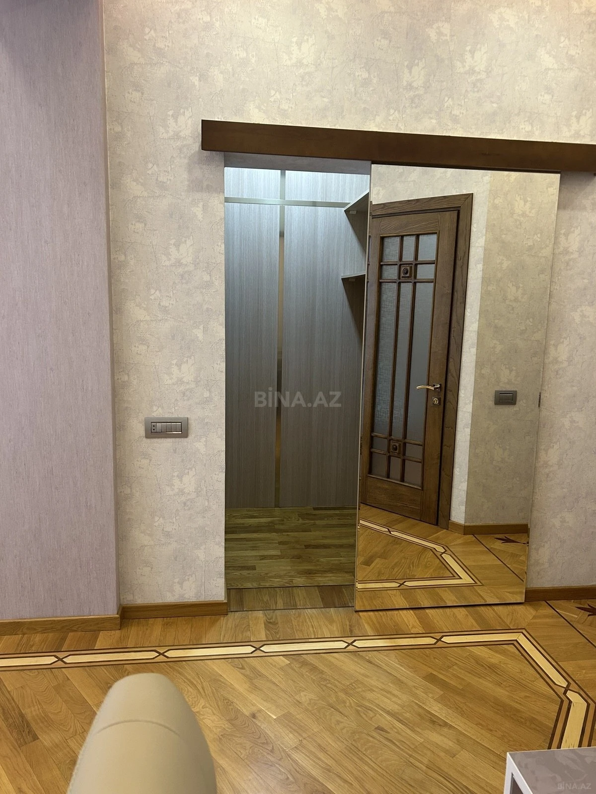 Satılır 3 otaqlı mənzil 135 m²