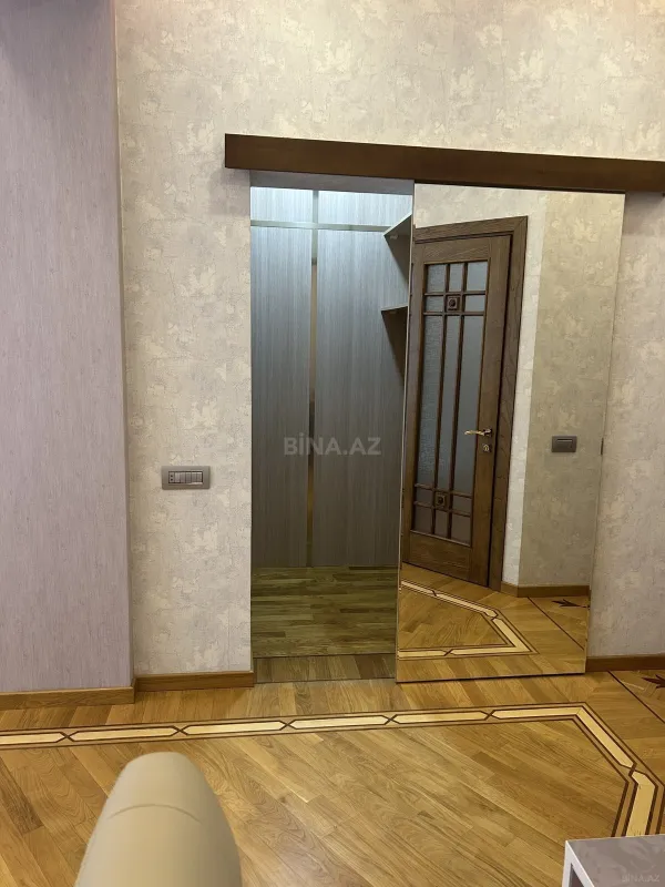 Satılır 3 otaqlı mənzil 135 m²
