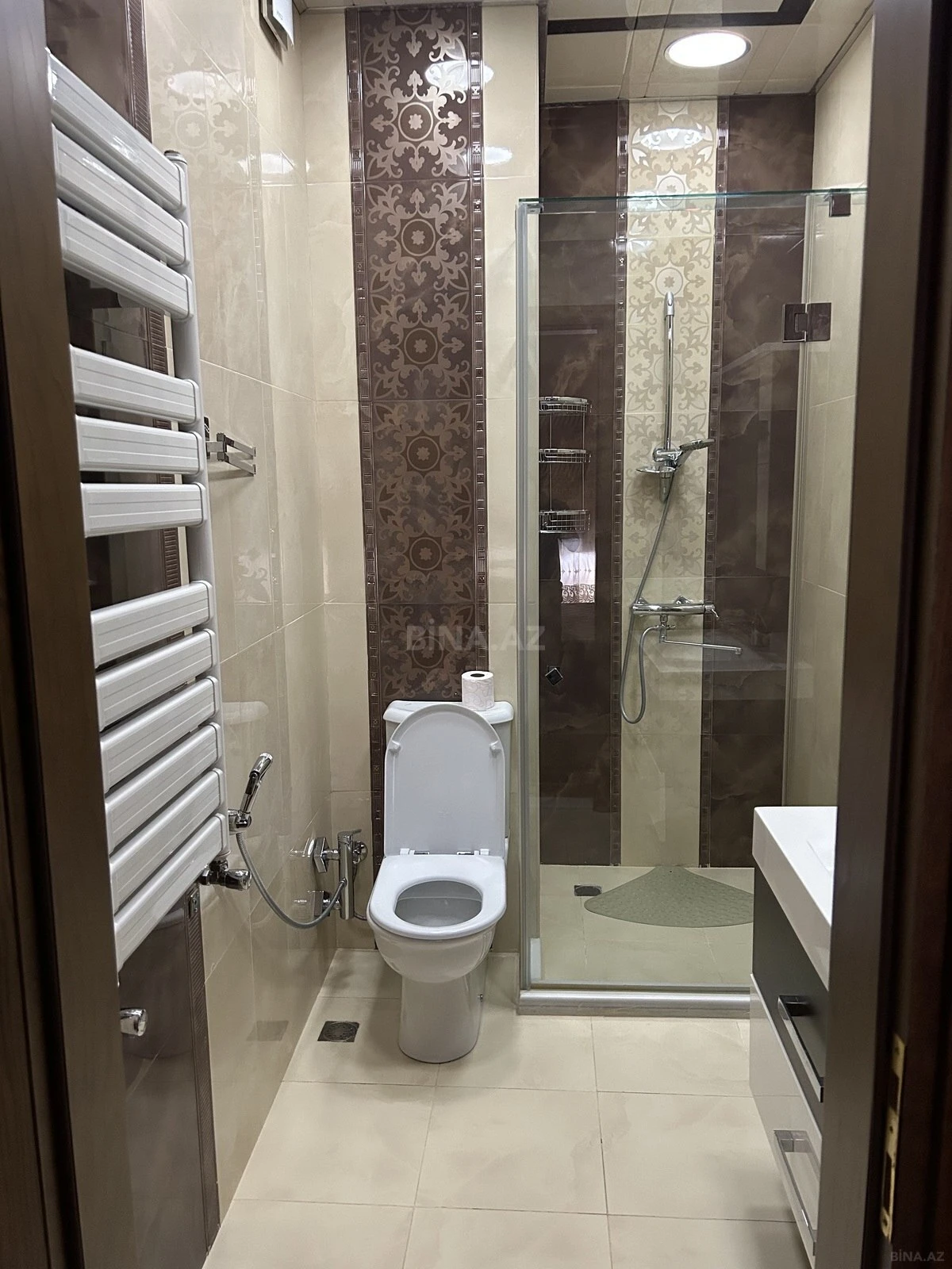 Satılır 3 otaqlı mənzil 135 m²