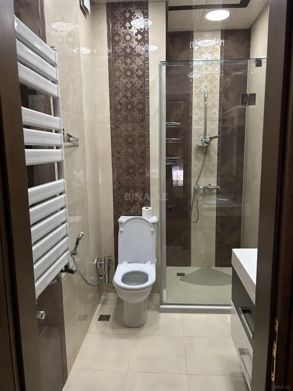 Satılır 3 otaqlı mənzil 135 m²