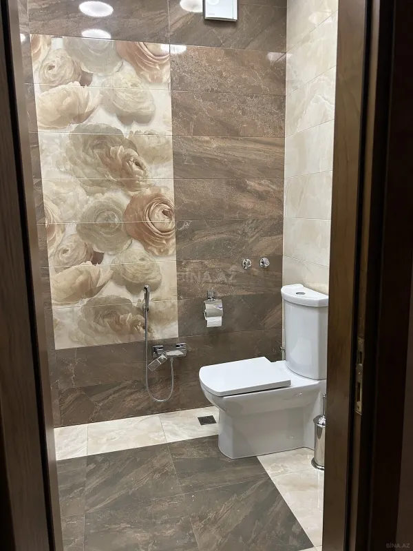 Satılır 3 otaqlı mənzil 135 m²
