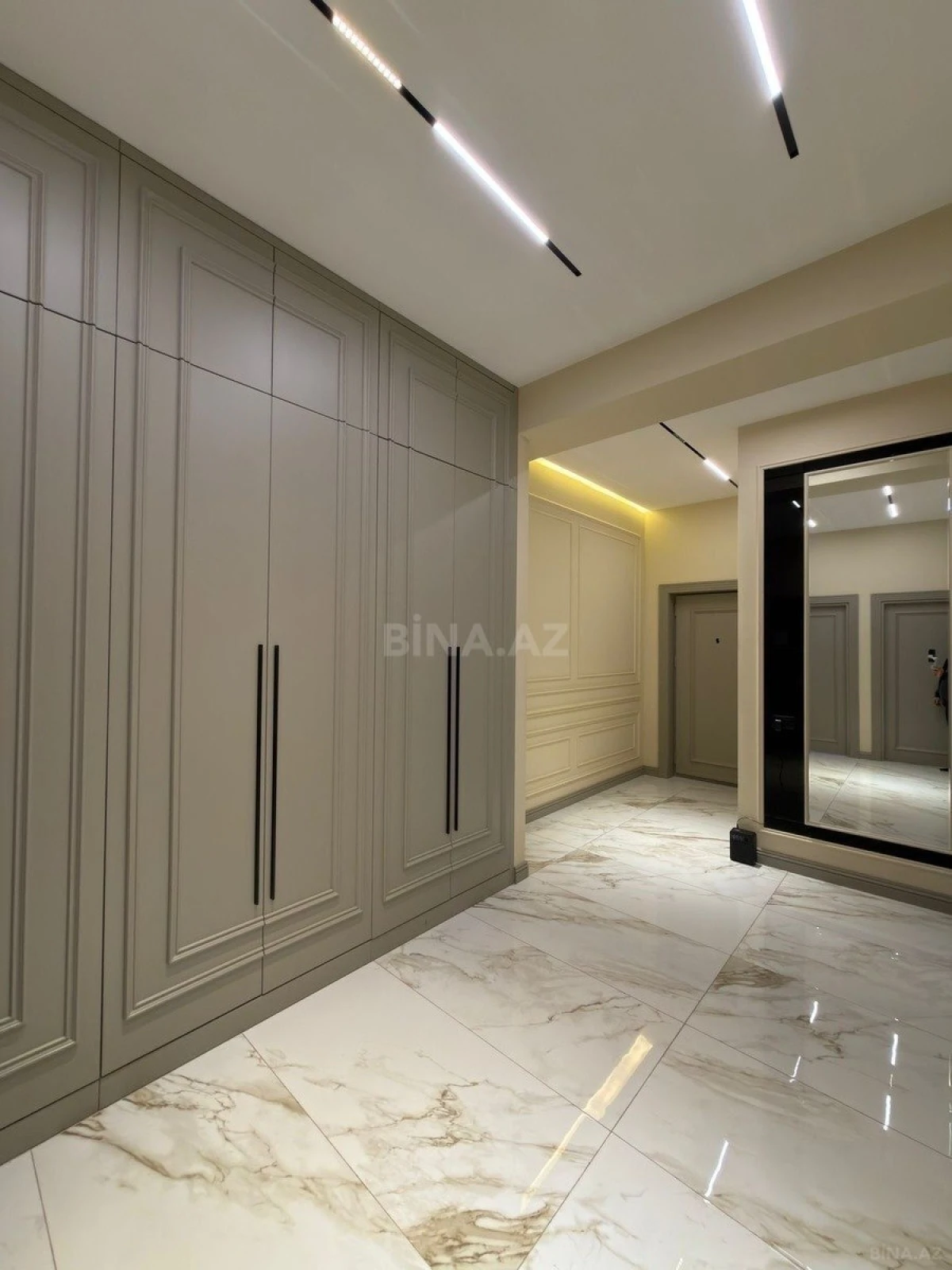 Satılır 3 otaqlı mənzil 107 m²
