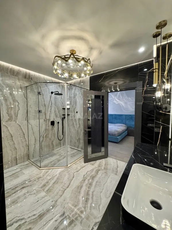 Satılır 4 otaqlı mənzil 223 m²