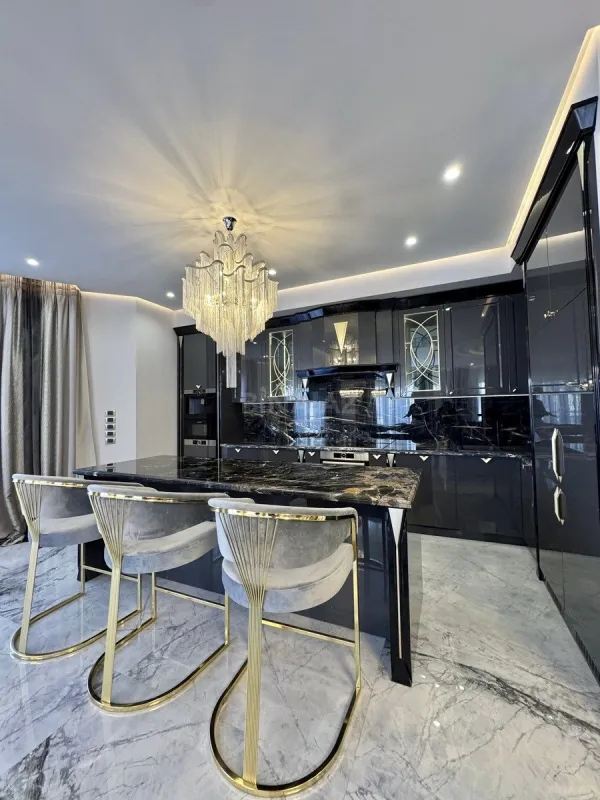 Satılır 4 otaqlı mənzil 223 m²