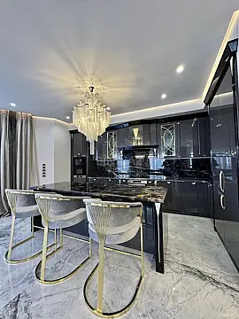 Satılır 4 otaqlı mənzil 223 m²