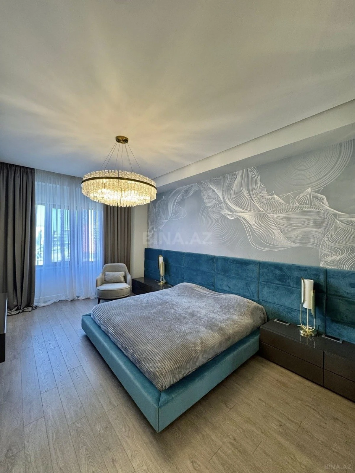 Satılır 4 otaqlı mənzil 223 m²