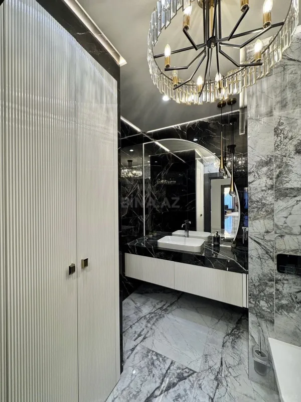 Satılır 4 otaqlı mənzil 223 m²