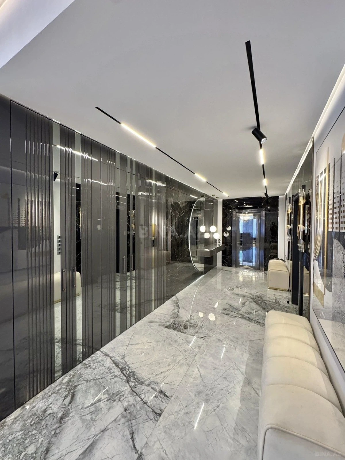 Satılır 4 otaqlı mənzil 223 m²