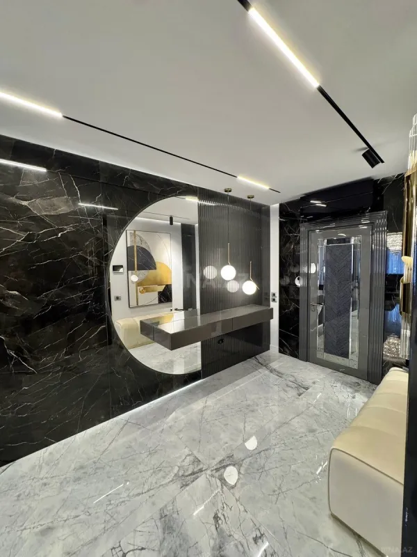 Satılır 4 otaqlı mənzil 223 m²