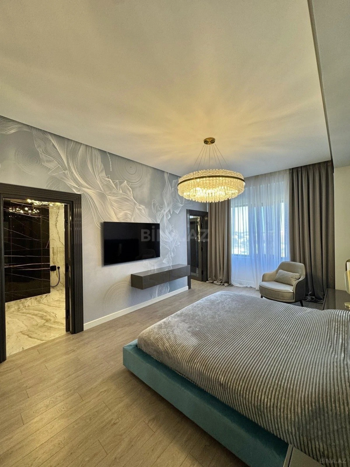 Satılır 4 otaqlı mənzil 223 m²