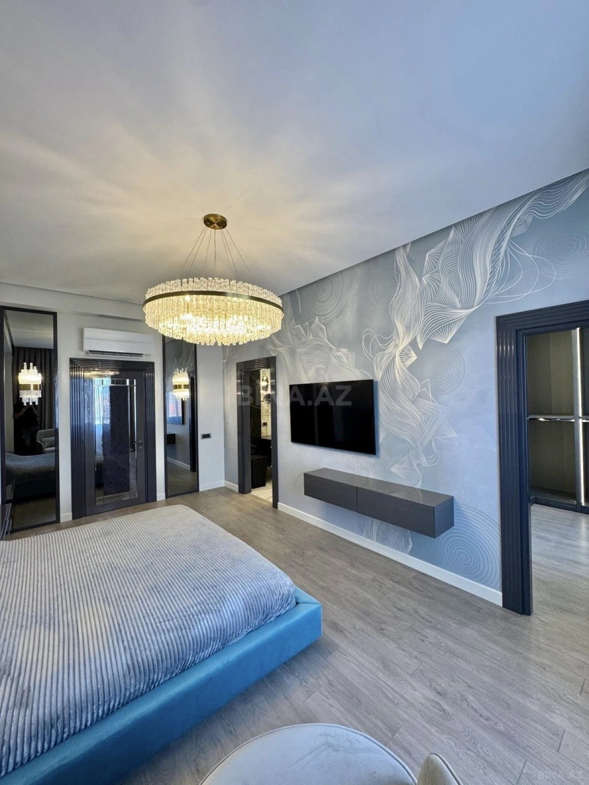 Satılır 4 otaqlı mənzil 223 m²