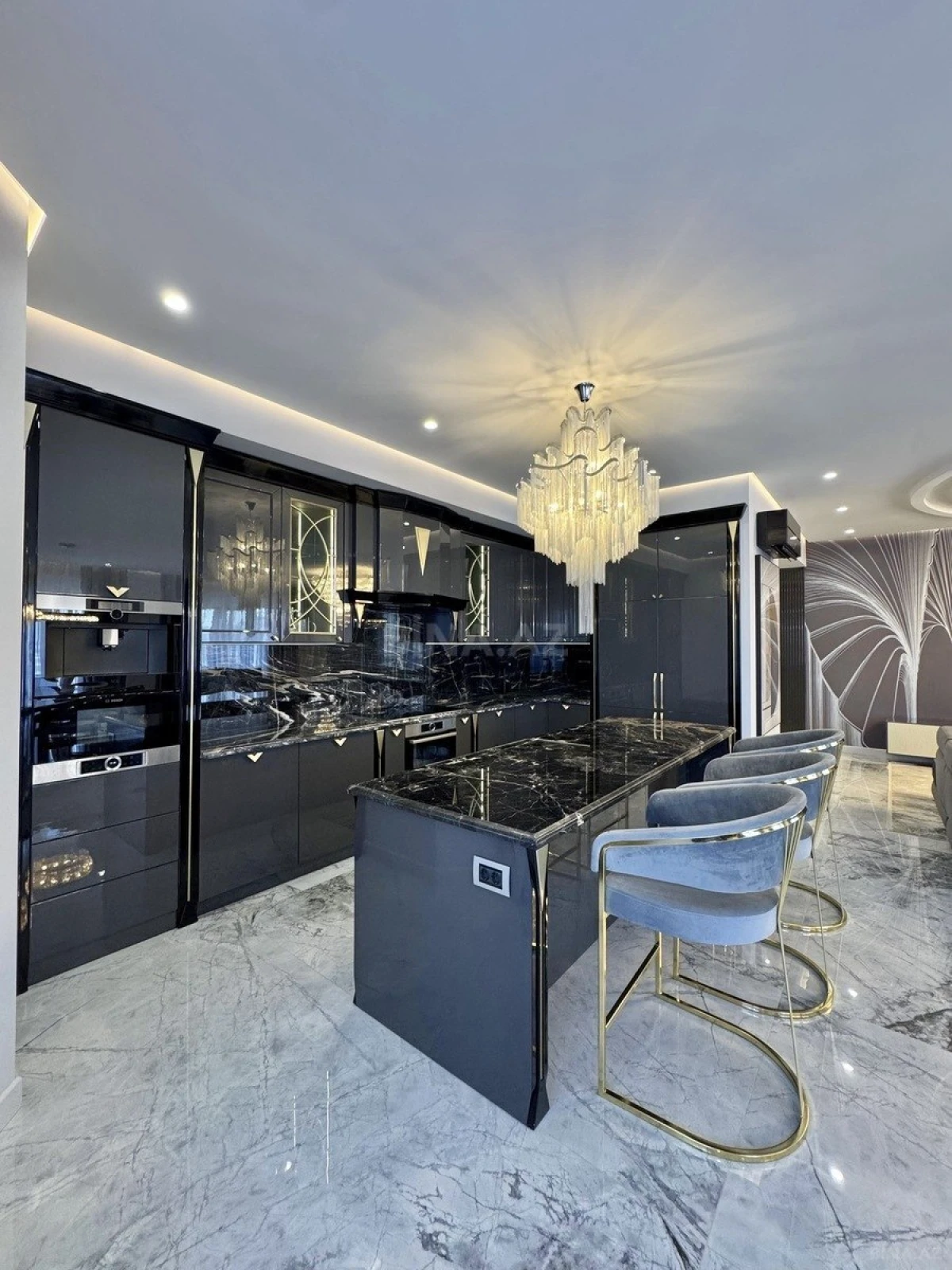 Satılır 4 otaqlı mənzil 223 m²