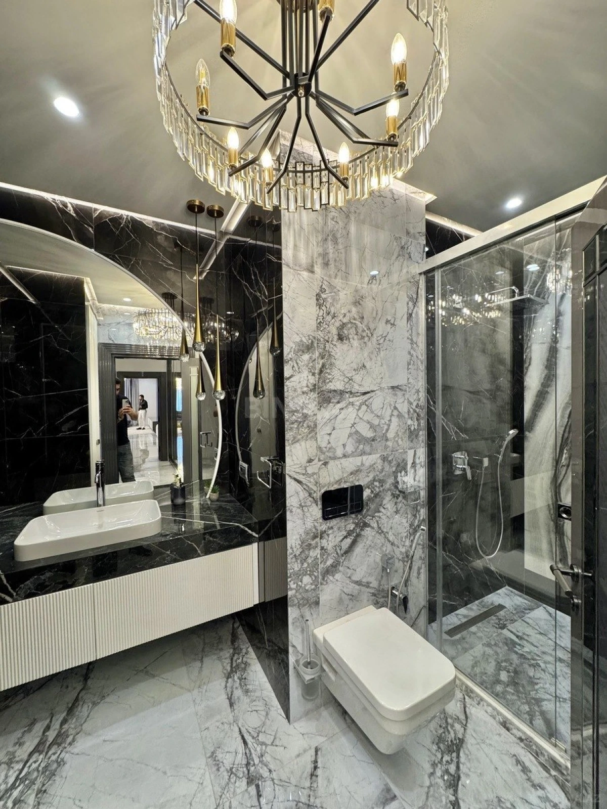 Satılır 4 otaqlı mənzil 223 m²