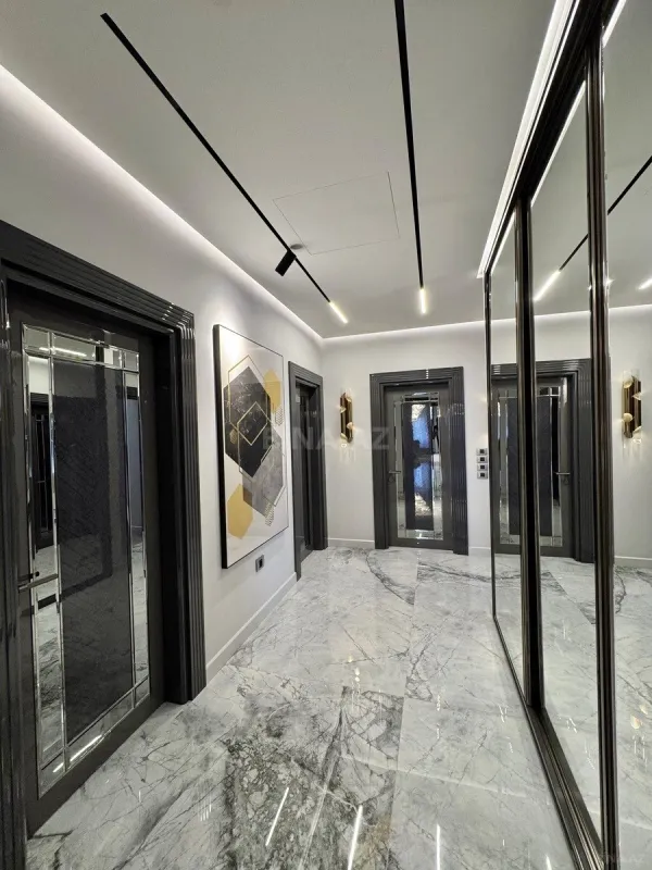 Satılır 4 otaqlı mənzil 223 m²