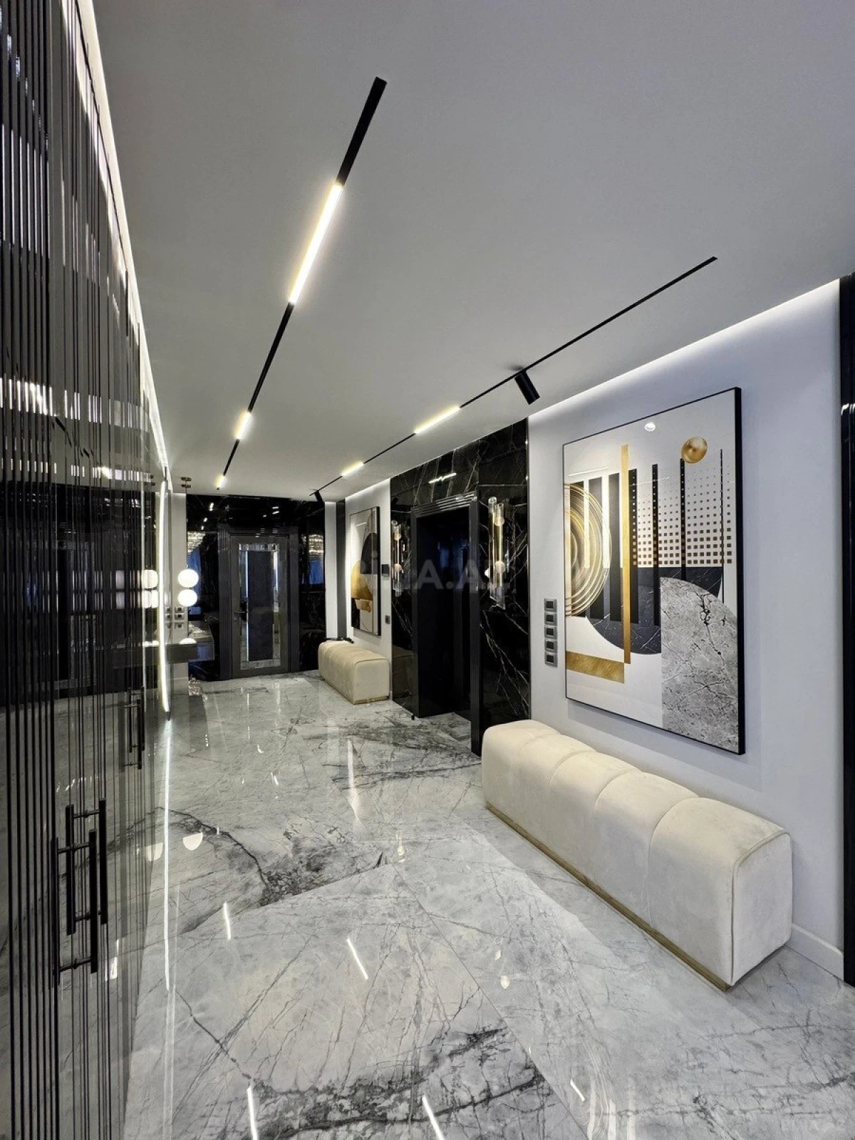 Satılır 4 otaqlı mənzil 223 m²