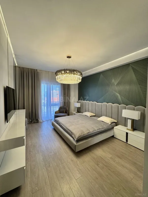 Satılır 4 otaqlı mənzil 223 m²
