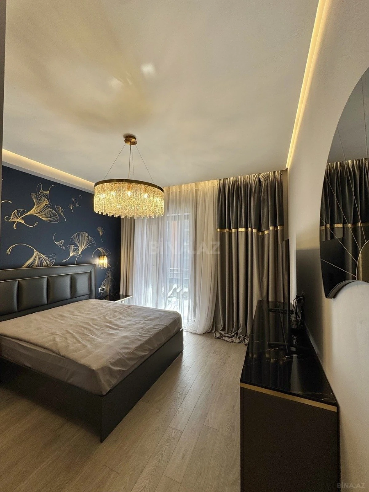 Satılır 4 otaqlı mənzil 223 m²