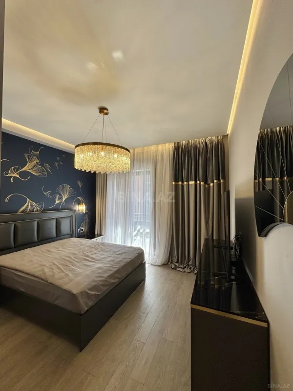 Satılır 4 otaqlı mənzil 223 m²