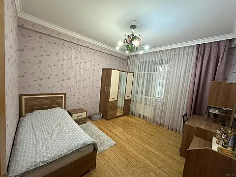 Satılır 4 otaqlı mənzil 135 m²