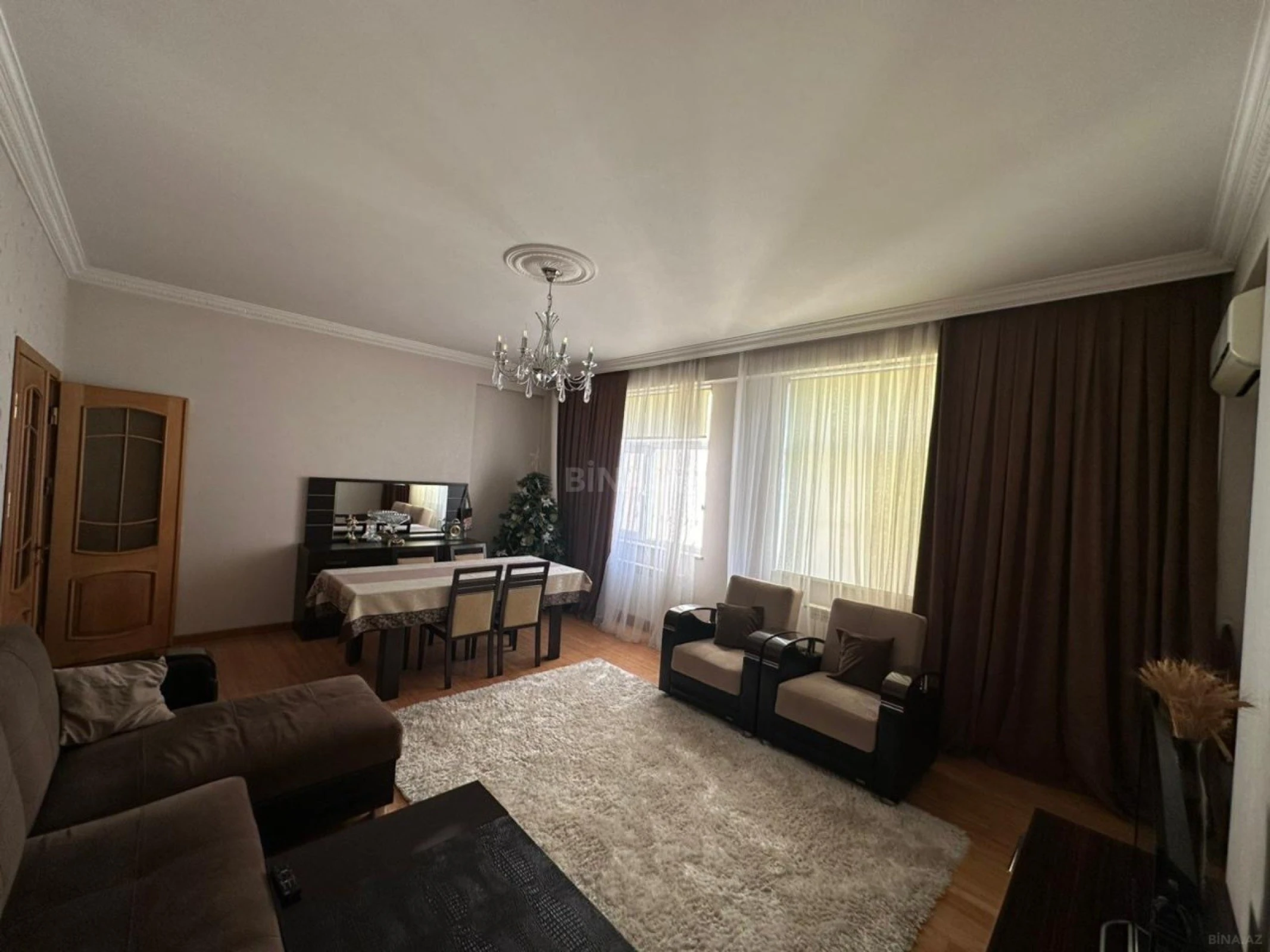 Satılır 4 otaqlı mənzil 135 m²