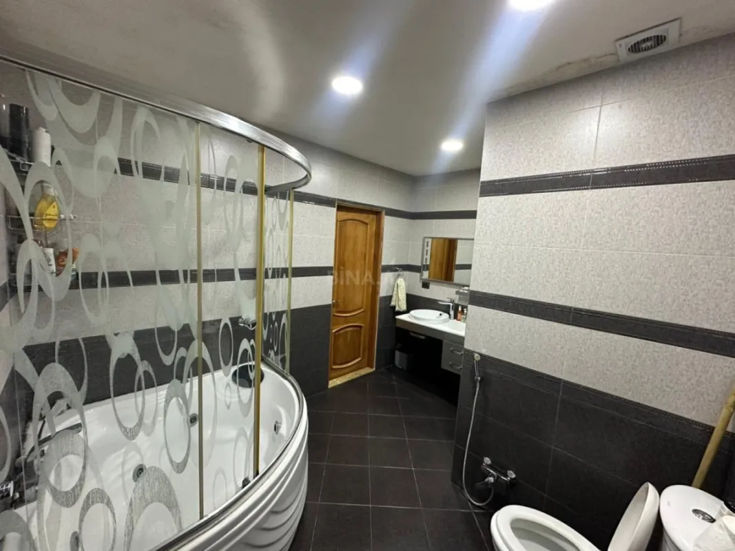 Satılır 4 otaqlı mənzil 135 m²