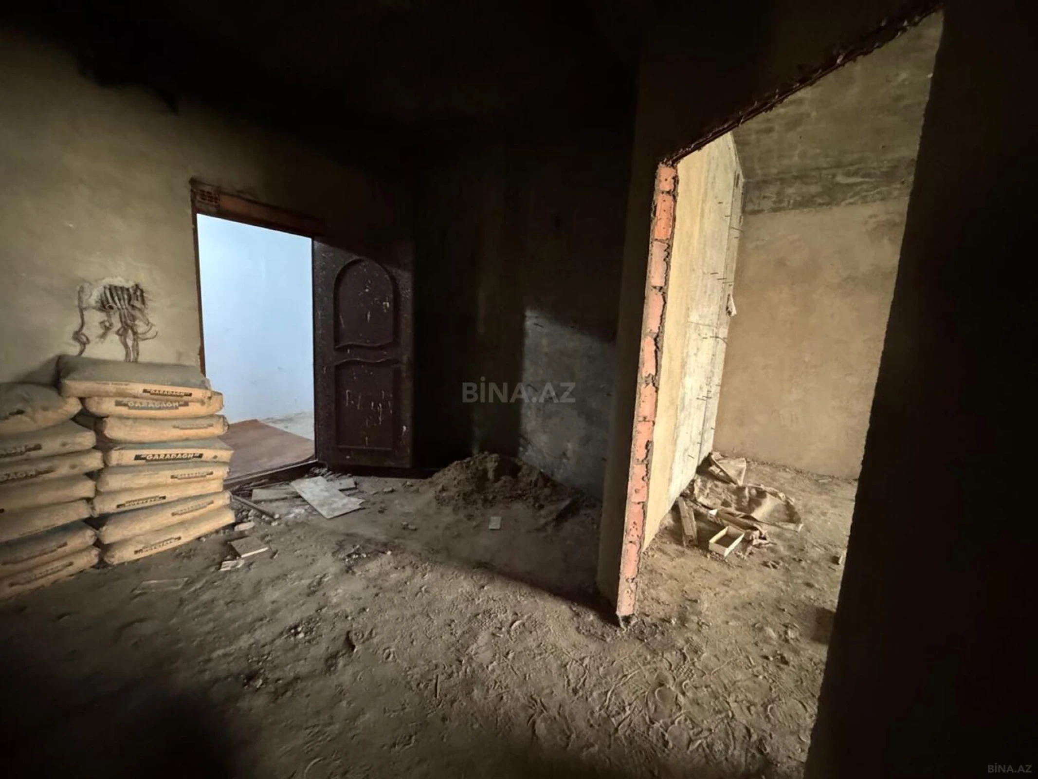 Satılır 4 otaqlı mənzil 160 m²