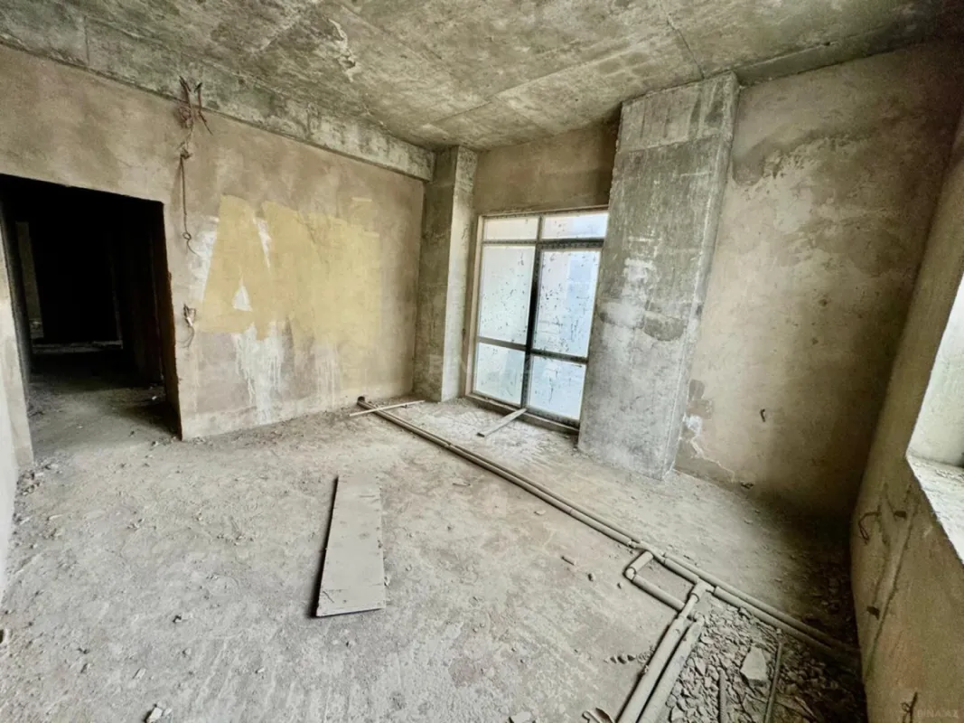 Satılır 4 otaqlı mənzil 160 m²