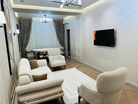 Kirayə verilir 2 otaqlı mənzil 77 m²