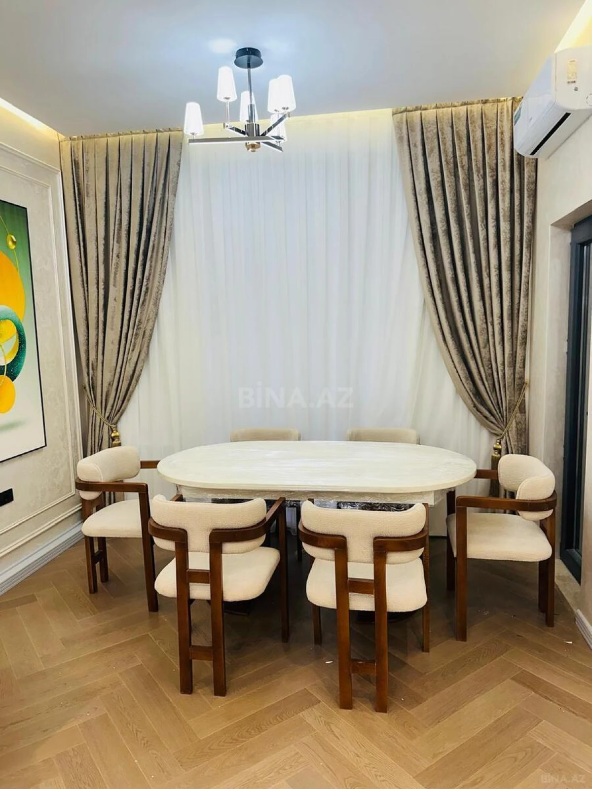 Kirayə verilir 2 otaqlı mənzil 77 m²