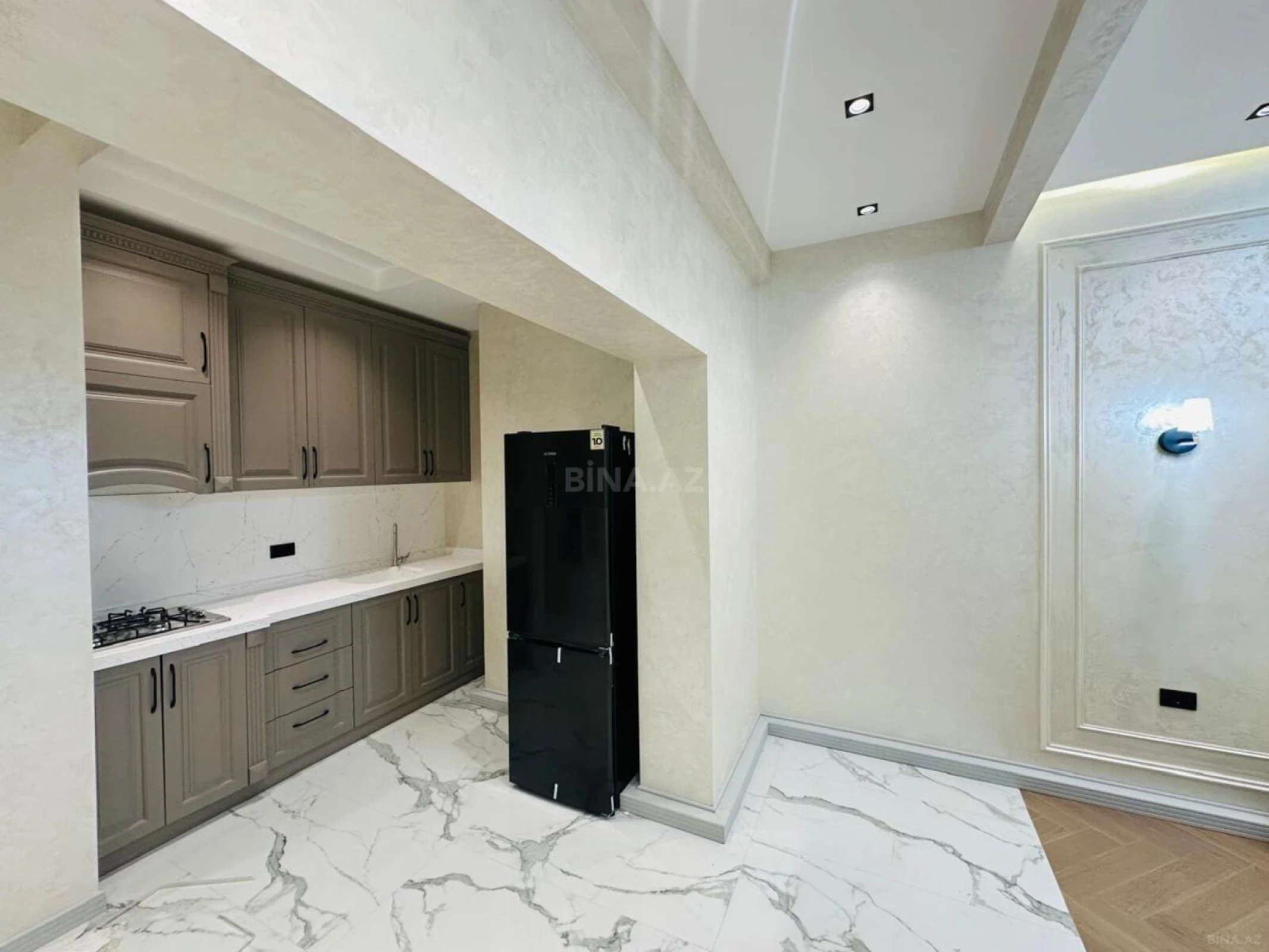 Kirayə verilir 2 otaqlı mənzil 77 m²