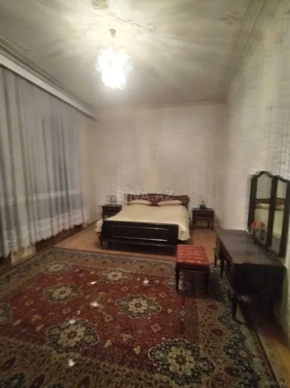 Satılır 5 otaqlı həyət evi 500 m²