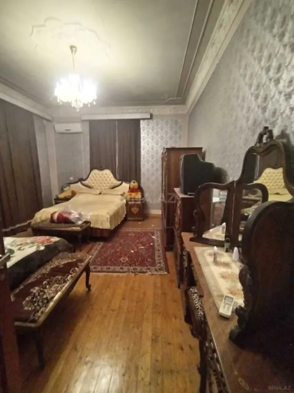 Satılır 5 otaqlı həyət evi 500 m²