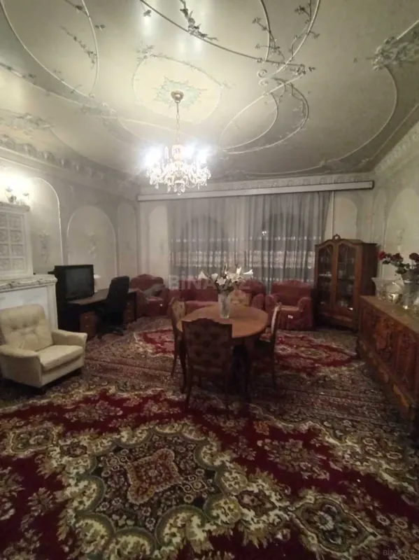 Satılır 5 otaqlı həyət evi 500 m²