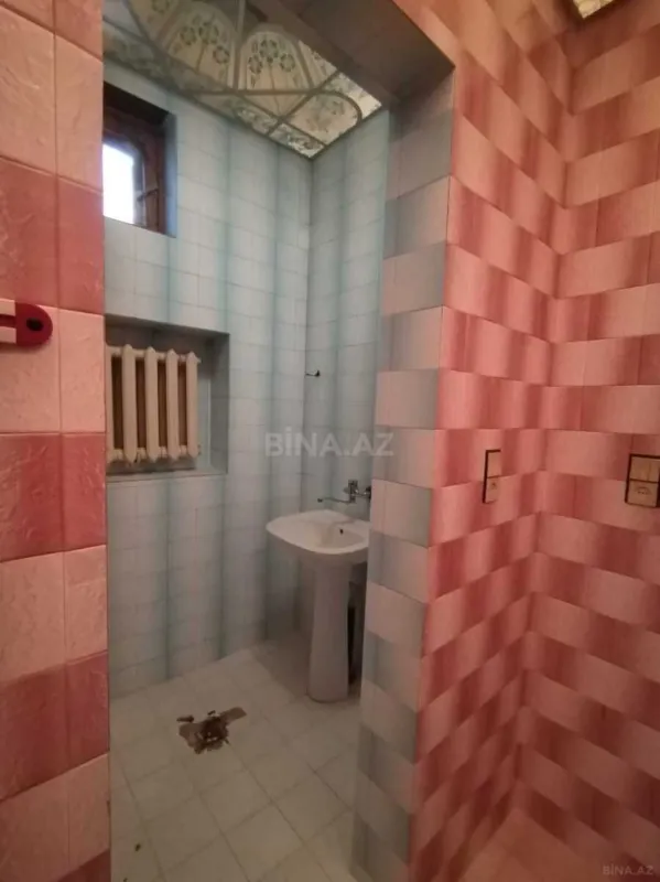 Satılır 5 otaqlı həyət evi 500 m²