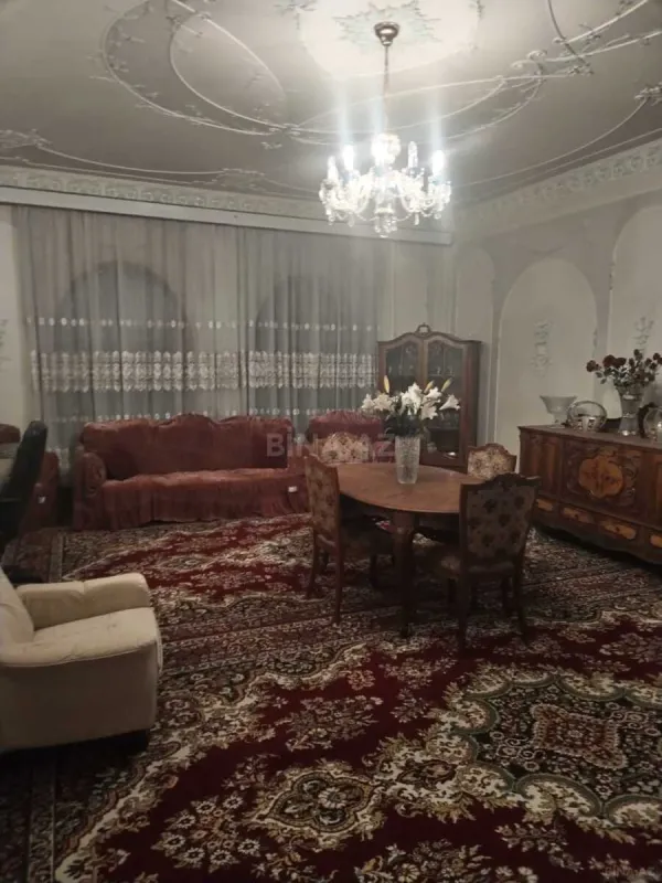 Satılır 5 otaqlı həyət evi 500 m²